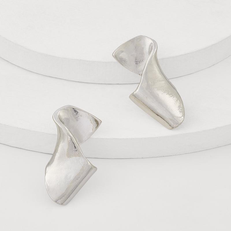 Curved Metallic Drop Earrings
