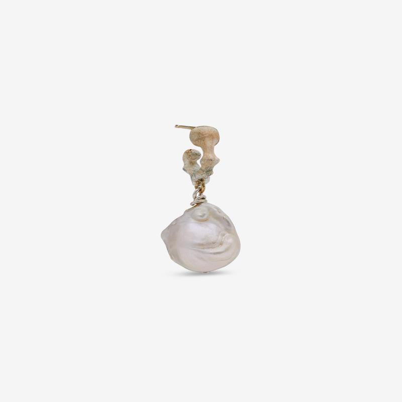 Weinan Pan - Bone Earring No1 Large Pearl - (Silver/Gold)
