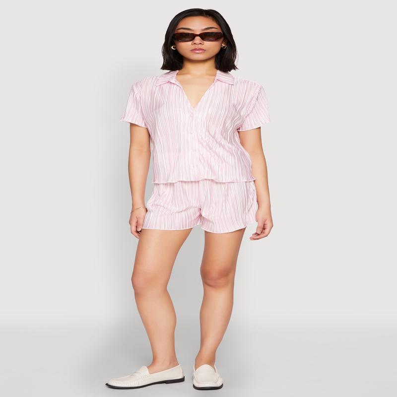 Almost Famous Plisse Lettuce Edge Striped Shorts