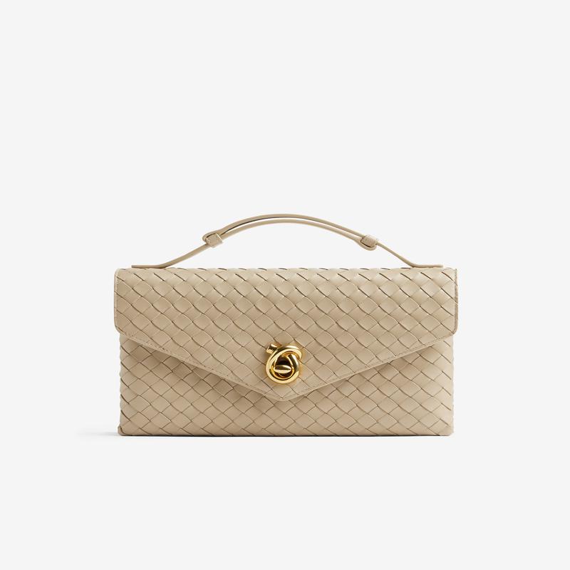 Bottega Veneta - Womens Knot Lock Bag - (Ecru)