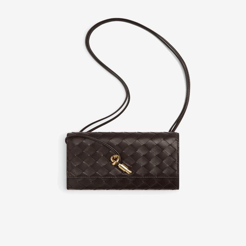 Bottega Veneta - Andiamo Pouch Bag - (Fondant)