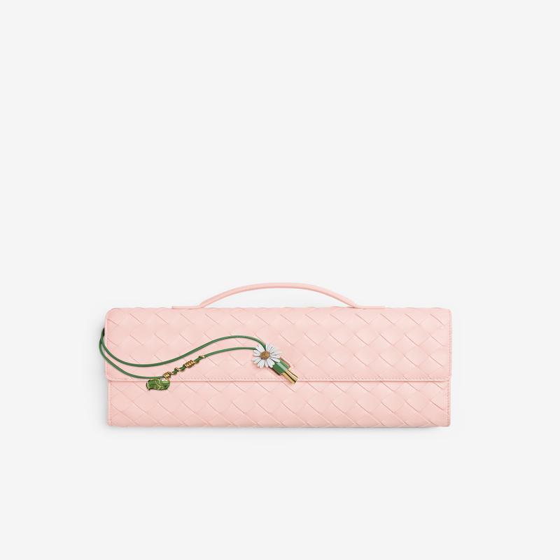 Bottega Veneta - Womens Andiamo Clutch - (Seashell)