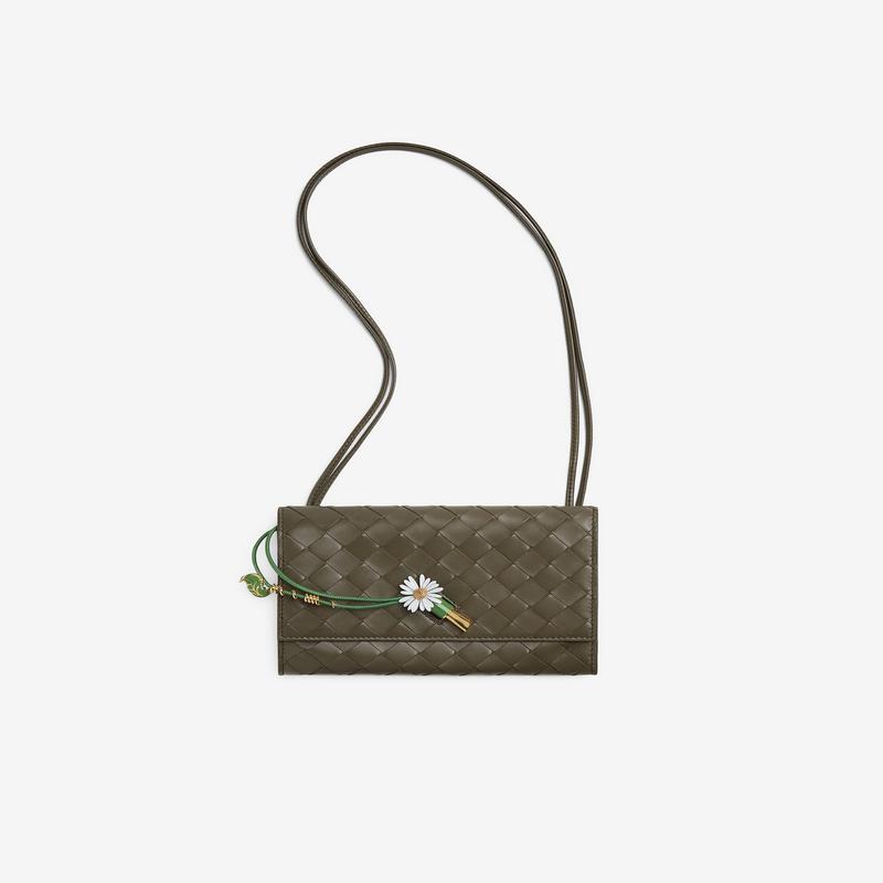 Bottega Veneta - Womens Andiamo Daisy Pouch - (Cypress)