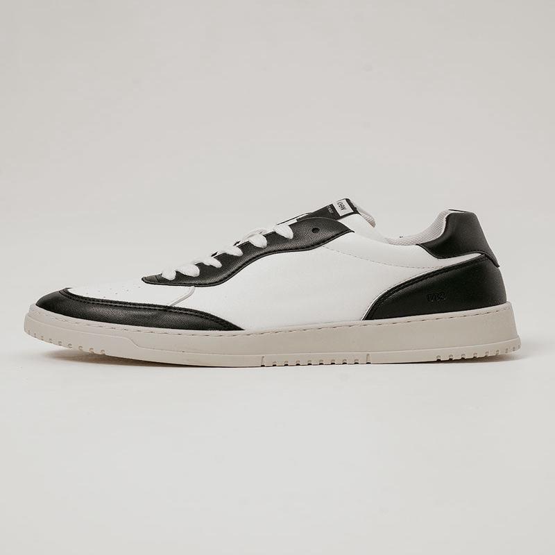 089 SNEAKERS IN BLACK AND WHITE