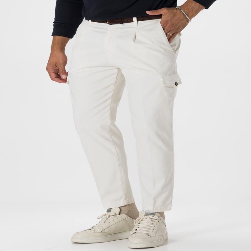 SLIM CARGO PANTS IN CREAM