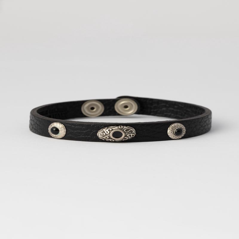 LEATHER BRACELET IN BLACK