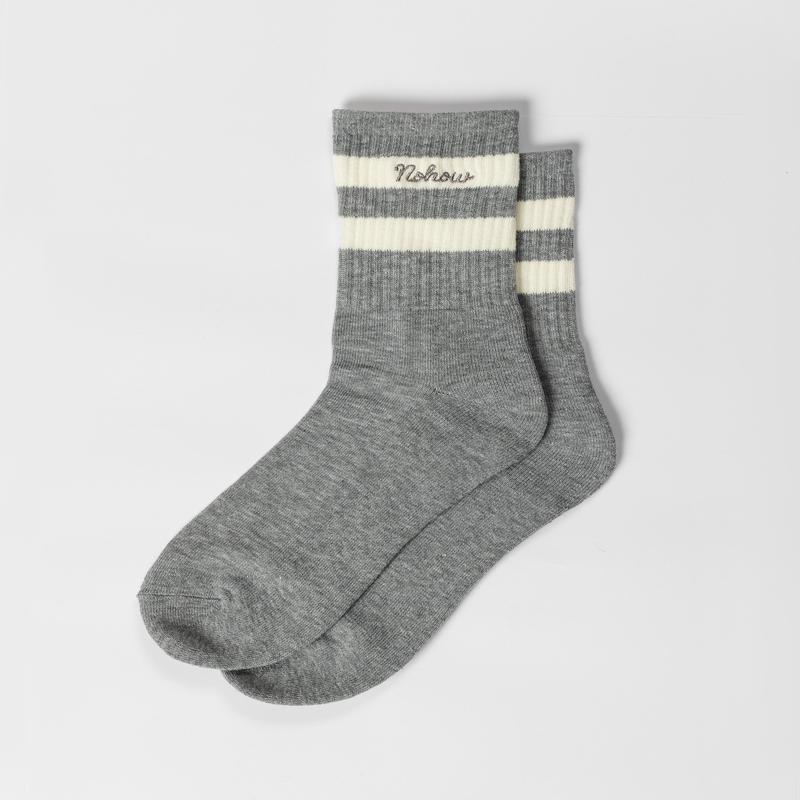NOHOW STRIPED CREW SOCKS IN GREY