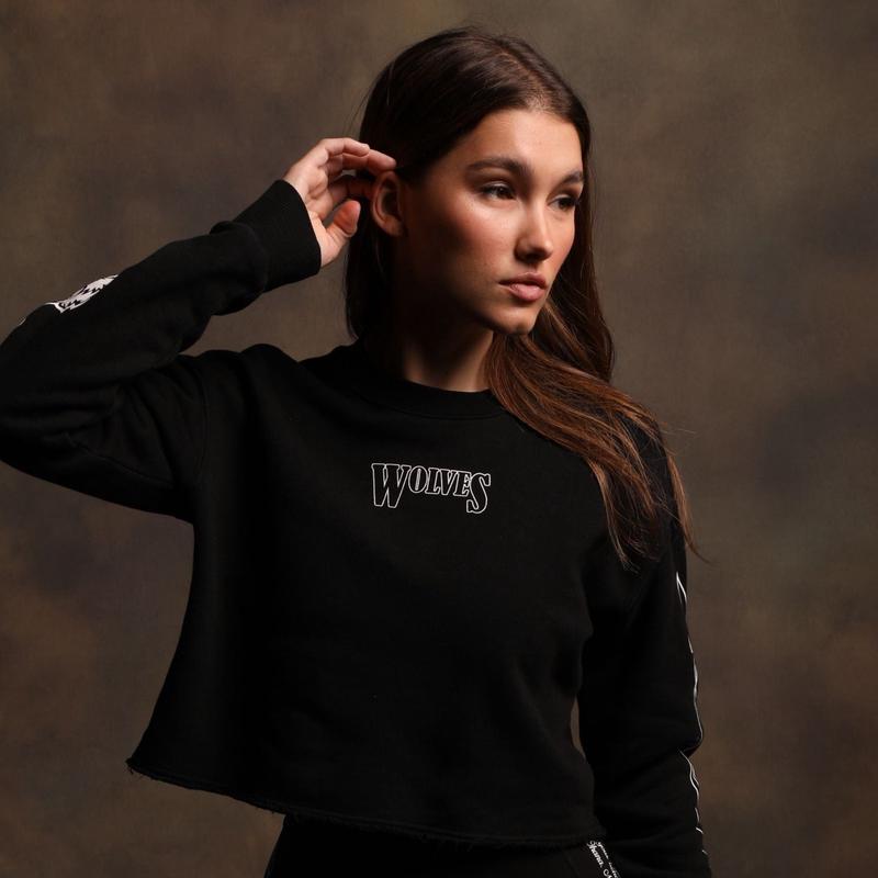 Eternal Flame Raglan (Cropped) Crewneck in Black