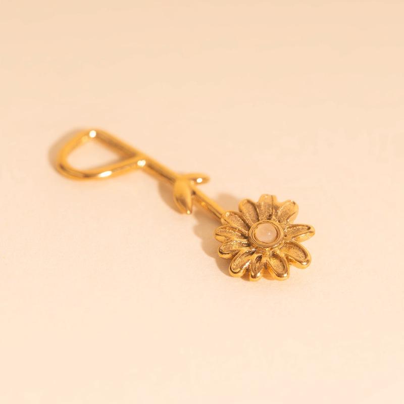 Dainty Daisy Necklace Charm