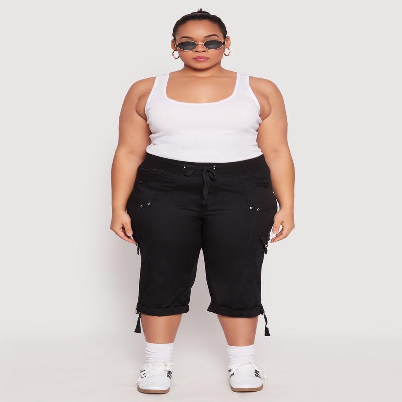 Plus Size Poplin Rolled Cuff Capri Pants