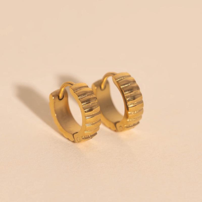 Scalloped Chunky Huggie Hoop Earrings