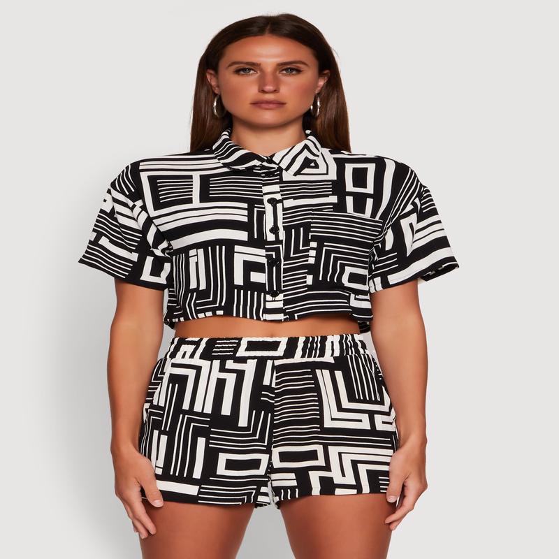 Crepe Knit Geometric Print Cropped Shirt