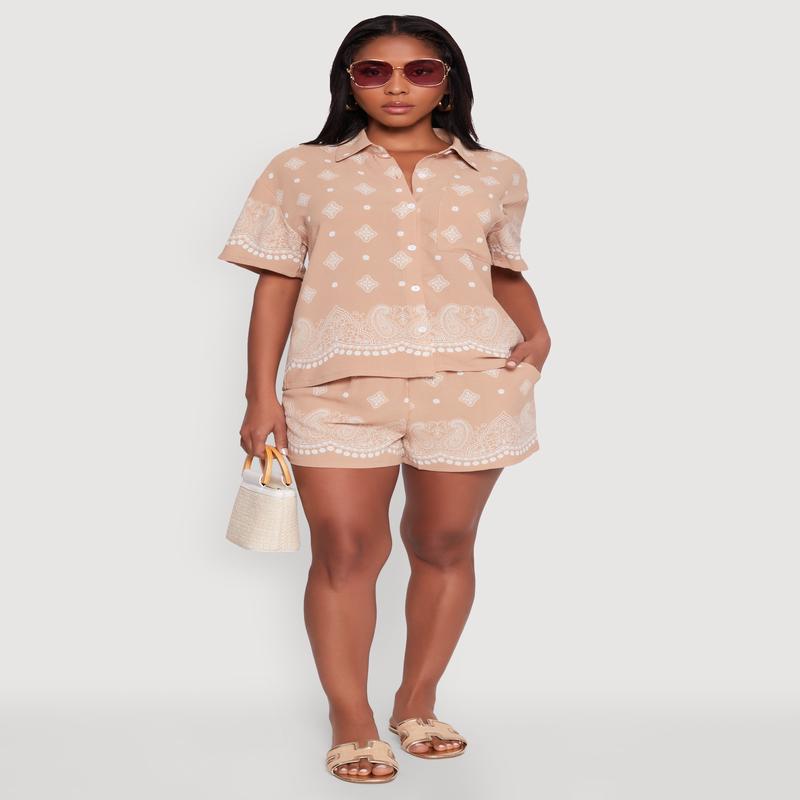 Crepe Knit Bandana Print Shorts