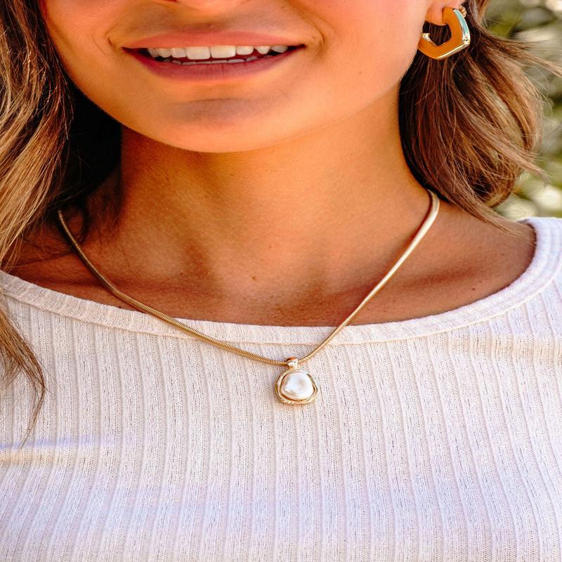 Gold Chain Pearl Pendant Necklace