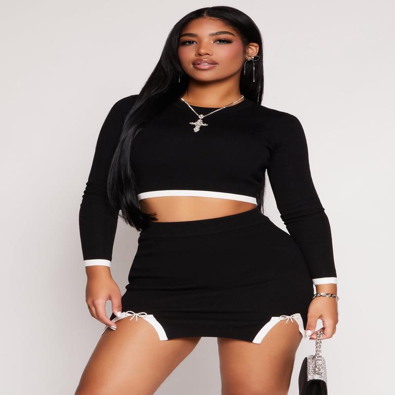 Almost Famous Contrast Trim Cropped Sweater