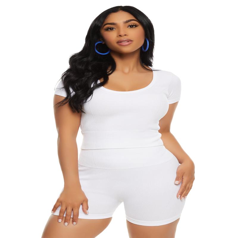 Seamless Scoop Neck T Shirt and Shorts